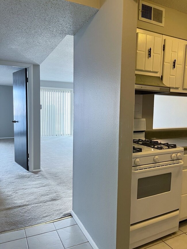 Building Photo - Charming 1 bedroom in Kirkwood. Professionally Managed.