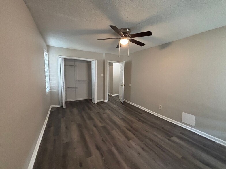 Building Photo - 3104 Ingleside Dr