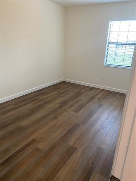 Building Photo - 8857 Willow Cove Ln