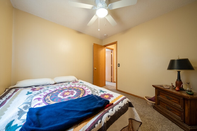 Building Photo - 5924 Idaho Ave N