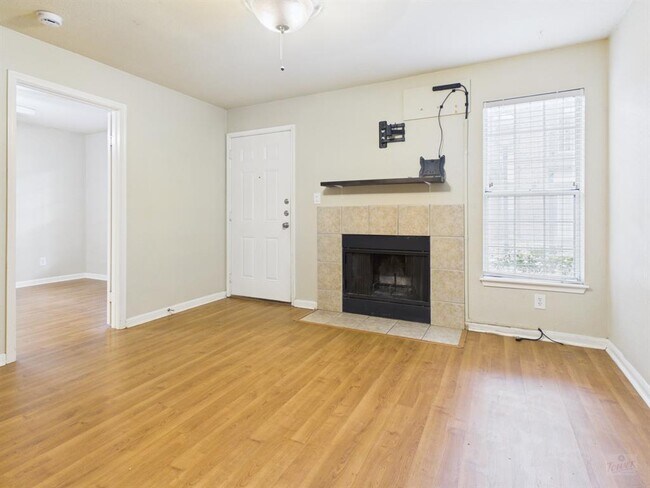 Building Photo - 7685 Northcross Dr