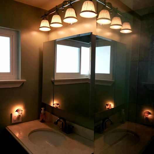 Bathroom vanity - 3705 Putter Dr