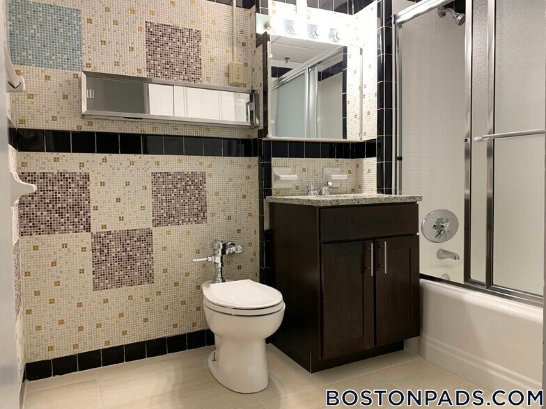 Building Photo - 62 Boylston St