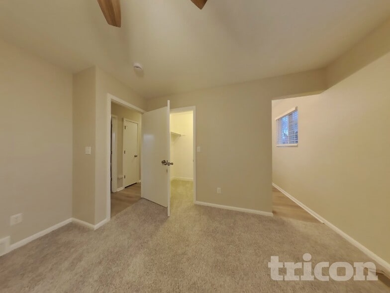 Building Photo - 308 N 46th Ave