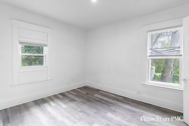 Building Photo - Charming 3-Bedroom Home with Spacious Livi...