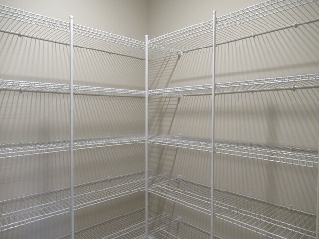 Building Photo - Large 5 bedroom, 2.75 bath home in Covington