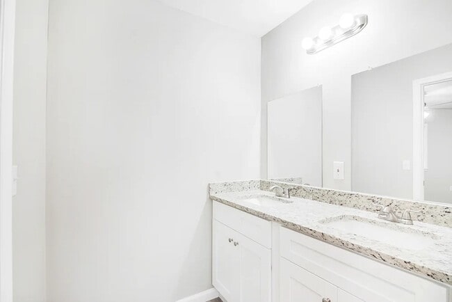 Building Photo - 1311 Clermont Rd