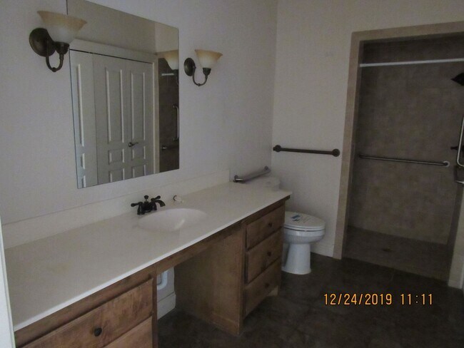 Building Photo - Fantastic Condo located close to Ft. Sill, Shopping and Restaurants Handicap Accessible! No Pet H...