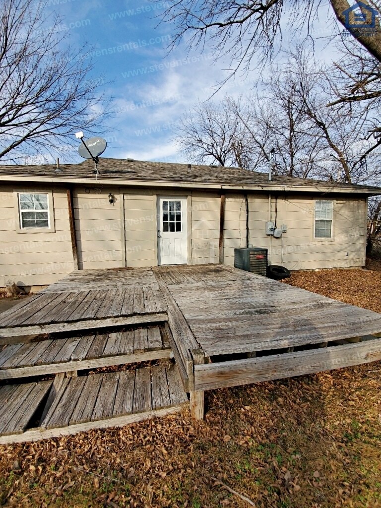 Building Photo - 1804 NW Lincoln Ave