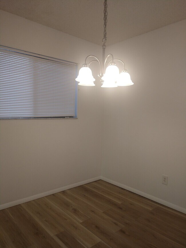 Building Photo - 2 Bedroom/2 Bath Palm Harbor Condo