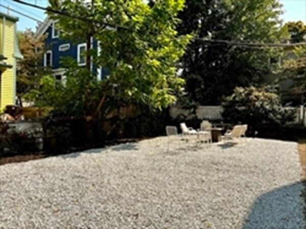 Building Photo - 102 Trowbridge St