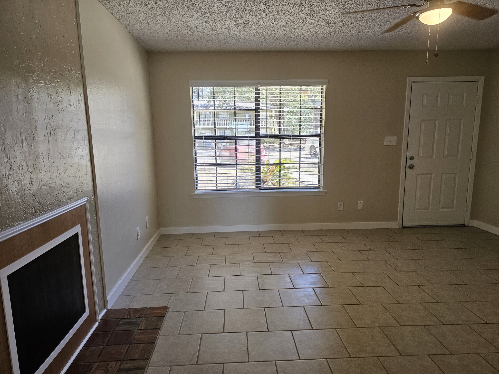 living room - 2811 Langley Ave