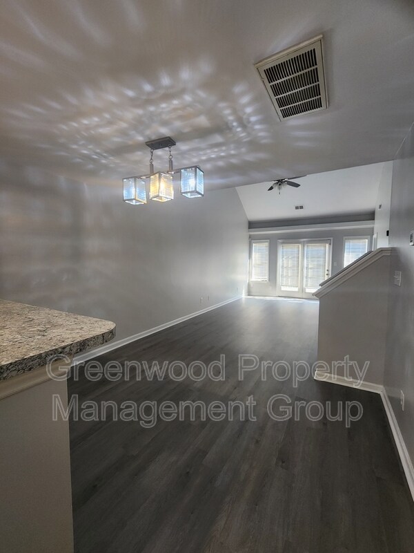 Building Photo - 19 Cambridge Oak Cir