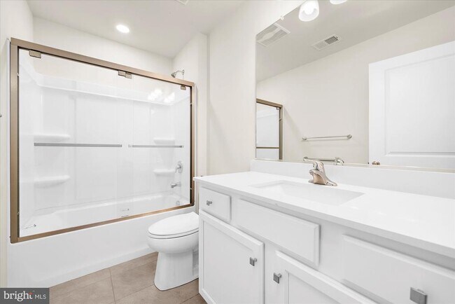 Building Photo - 114 Petal Dr