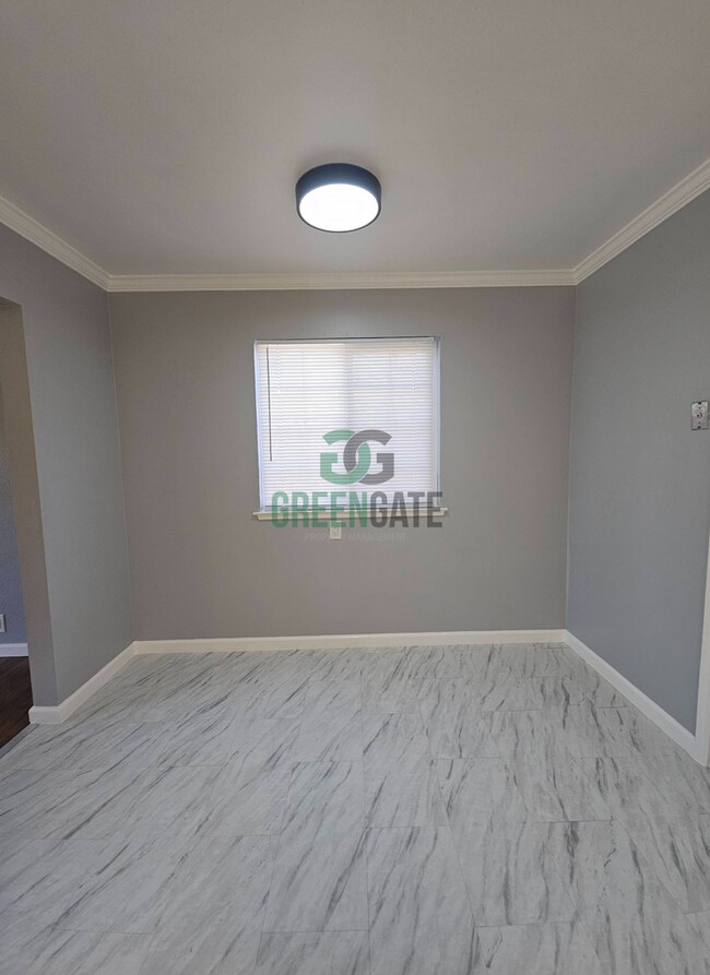Building Photo - NOW AVAILABLE! 3 Bedroom, 1 Bathroom Home ...