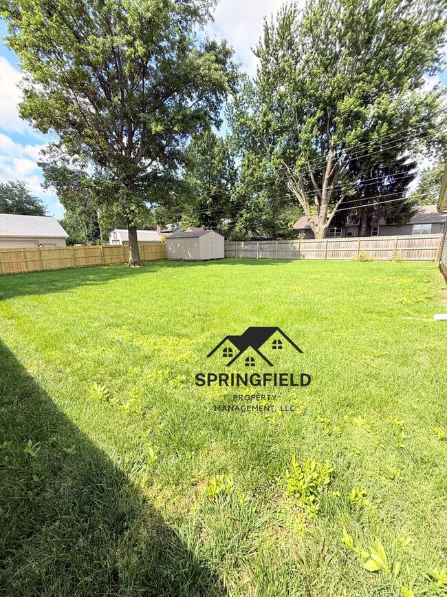 Building Photo - Location-Location, 4 BR / 2 Living Areas in SE Springfield w/ An Amazing Out Door Kitchen - Grill...