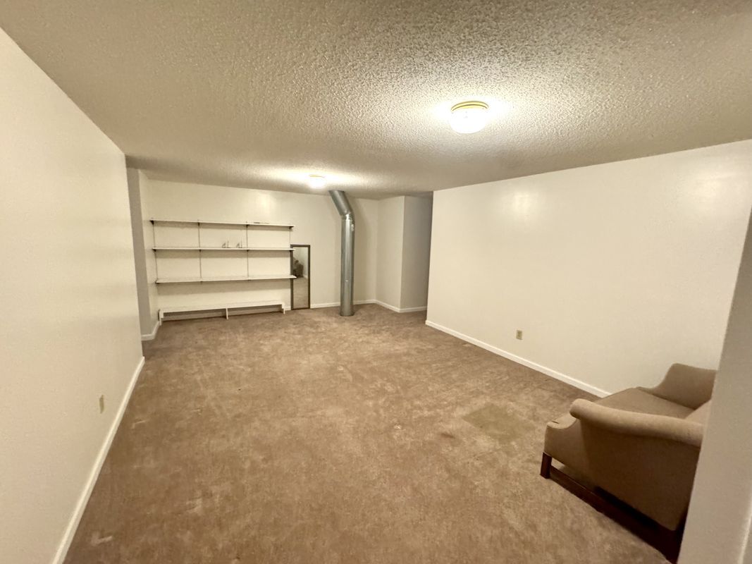Building Photo - 863 Woodland Dr