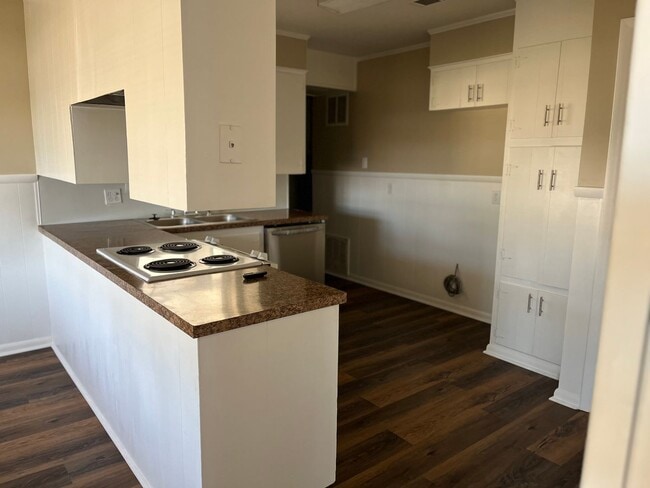 Building Photo - 3 Bed 1.5 Bath Home