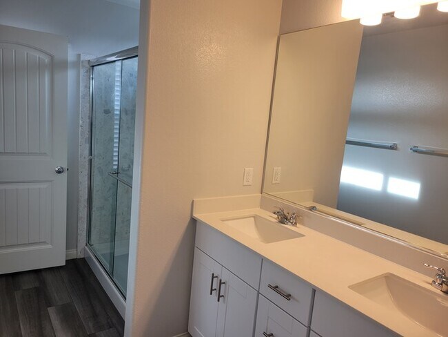 Building Photo - Beautiful 4 Bedroom Home in Southwest Vegas!