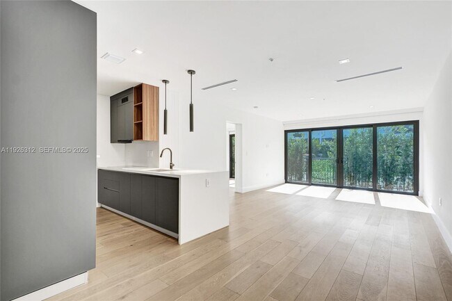 Building Photo - 200 Sunrise Dr