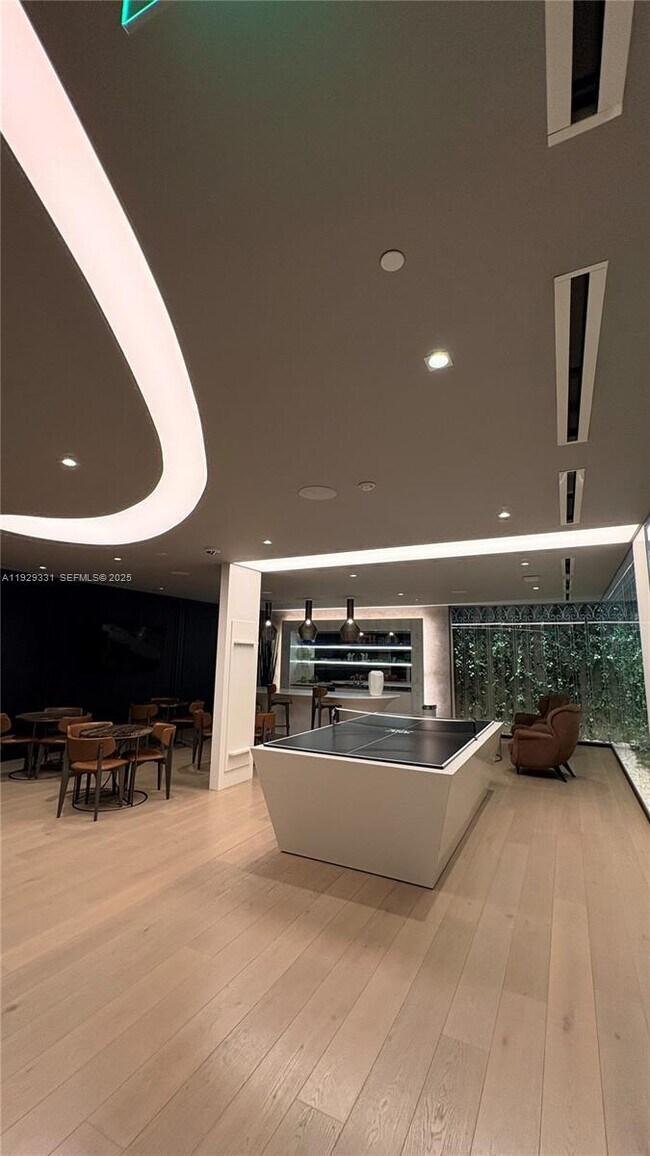 Building Photo - 1000 Brickell Plaza