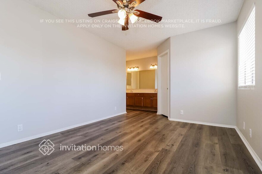 Building Photo - 10032 N 66th Dr