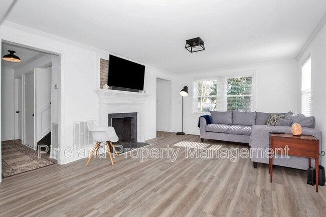 Building Photo - 506 Cross St