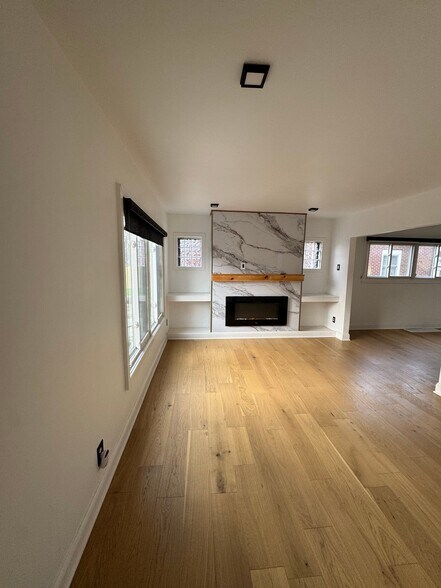 Building Photo - 15318 Murray Hill St