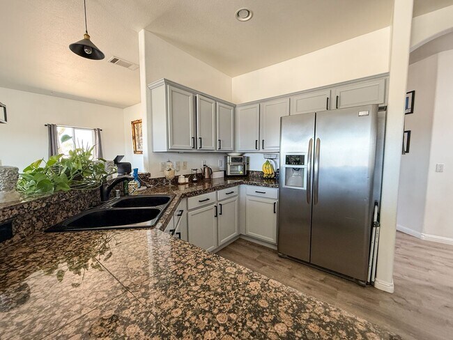 Building Photo - Beautiful Yucca Mesa Home