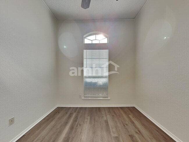 Building Photo - 3707 Sycamore Ln