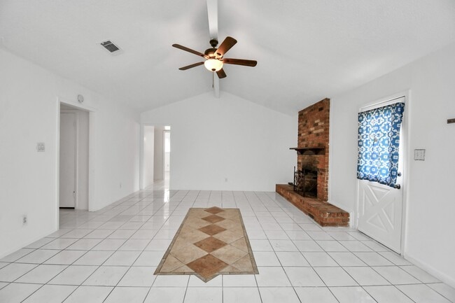 Building Photo - 530 Westshire Dr