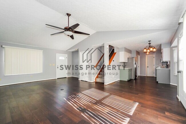 Building Photo - 2212 Kingsglen Dr