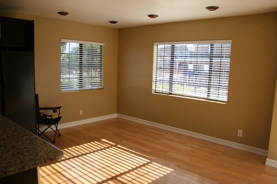 Building Photo - 6037 Comey Ave