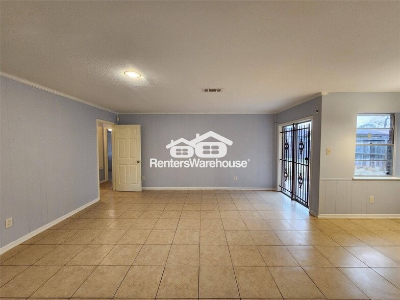 Building Photo - 9619 Guest St