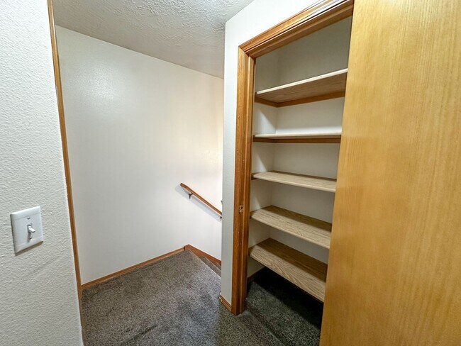 Building Photo - Ridgetop Duplex