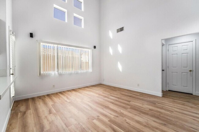 Building Photo - Silverado Ranch: Bright, Open Concept 3/2/2 Home with Downstairs Bedroom & Full Bath, Community Pool