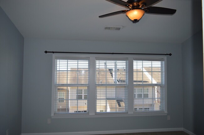 Building Photo - 913 Prestwyck Ct