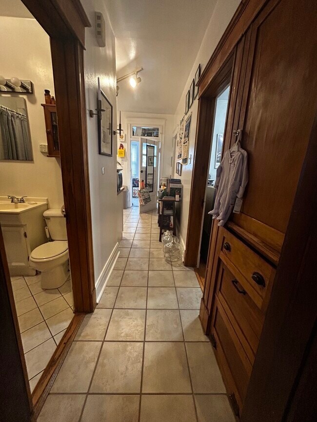 Building Photo - 2602 W Winona St