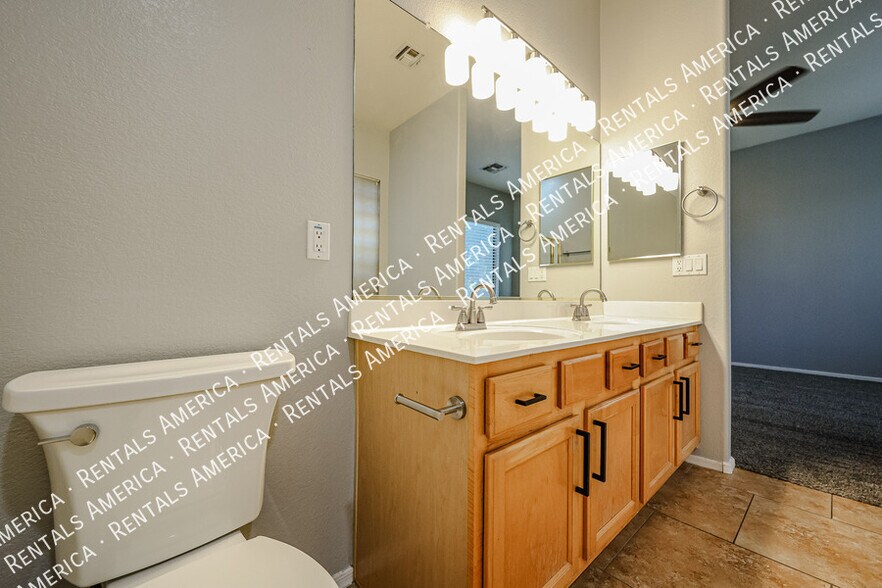 Building Photo - 9447 E Natal Ave