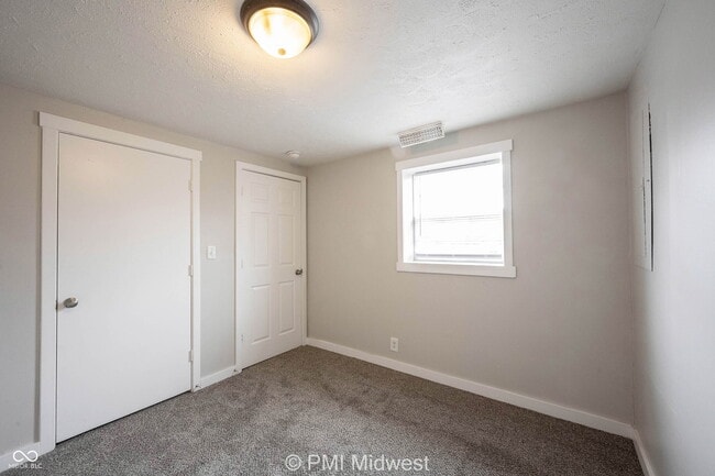 Building Photo - 3125 Clover Dr