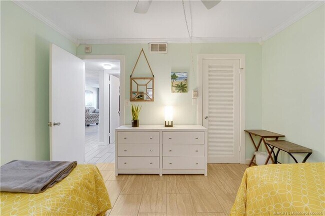 Building Photo - 10310 S Ocean Dr