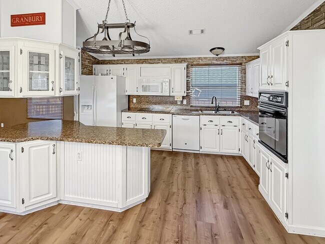 Building Photo - 6505 Christa Ct