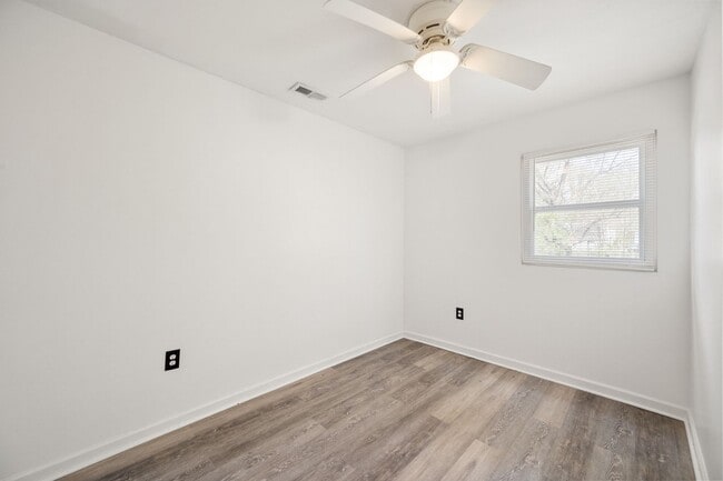 Building Photo - The coziest 2 bedroom and 1 bathroom!