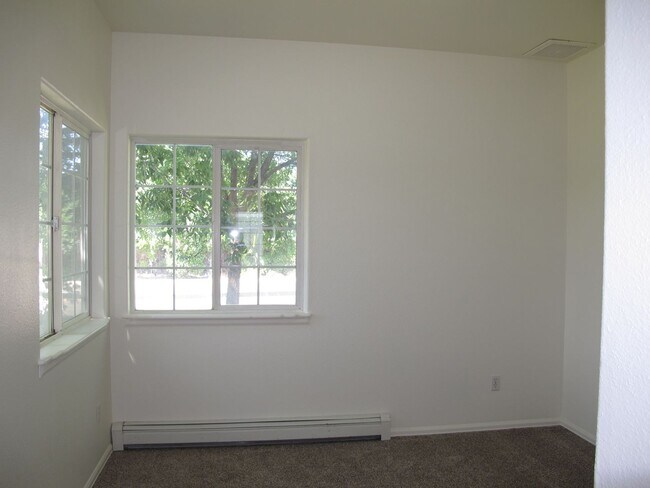 Building Photo - 2479 Wellington Ct