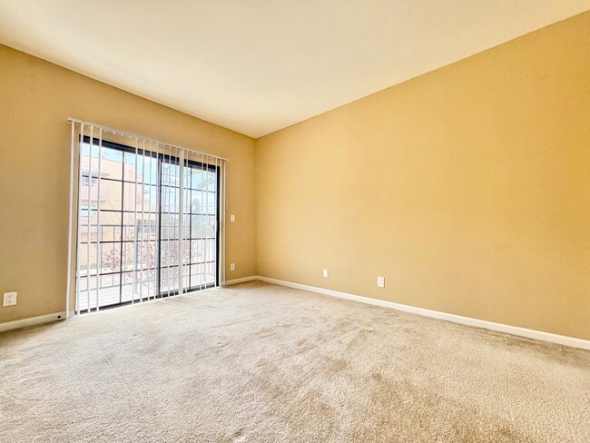 Building Photo - Modern 1BR in Valley Glen w/ Fireplace + Balcony