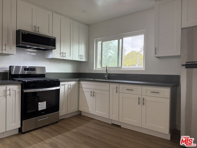 Building Photo - 2530 Carmona Ave