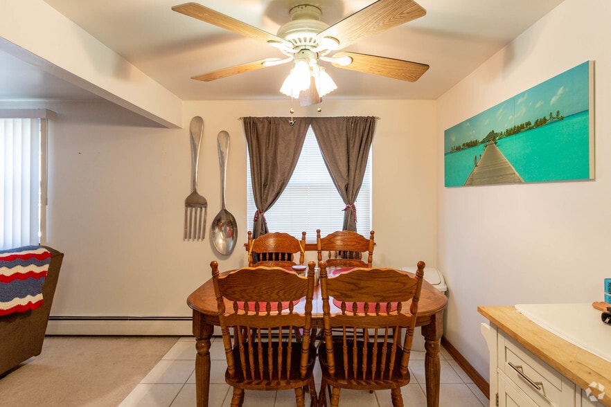 Dining Area 2 bedroom apartment - Willow Ridge Court