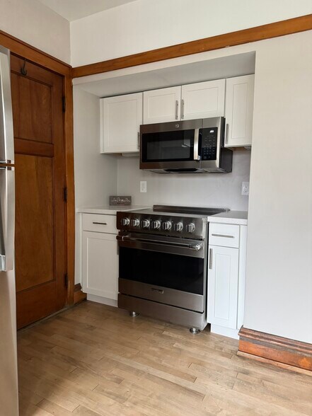 Kitchen - 2119 N 84th St