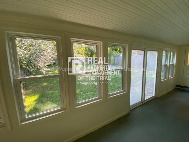 Building Photo - 1223 Ebert St