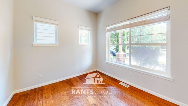Building Photo - Beautiful 3 bed/2.5 bath Lacey Home with JBLM Access!